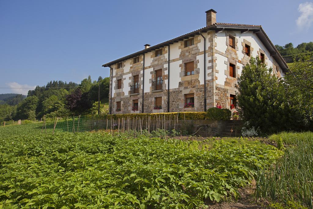 Agroturismo Ibarre Anzuola Exterior photo